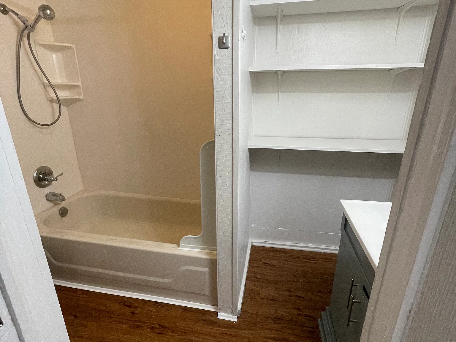 1410 W Oak St — Photo 4