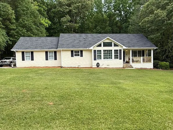 60 Carriage Gate Dr, Sharpsburg, GA 30277