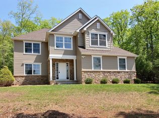 1078 Delaware Ln, Stroudsburg, PA 18360