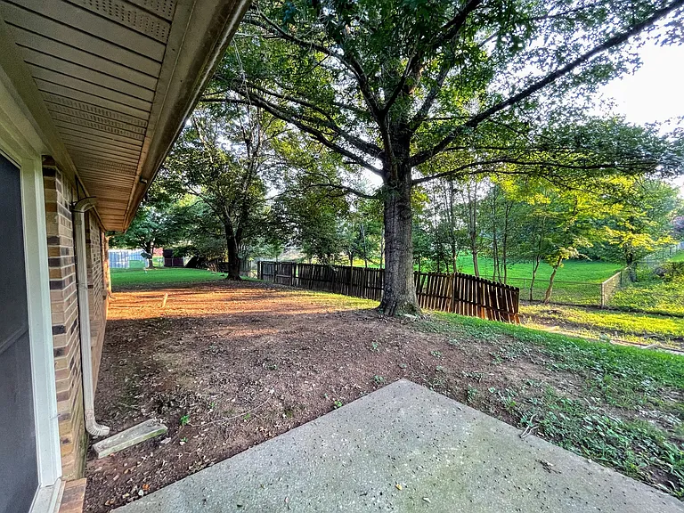 104 Shaverlee Ct — Photo 24