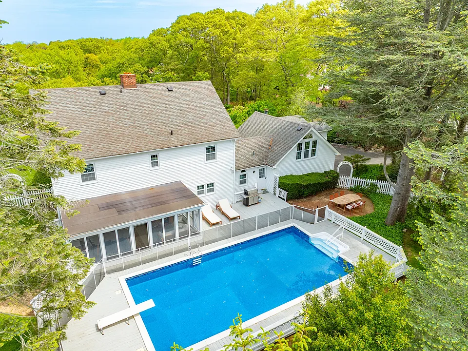 110 Sleepy Hollow Ln