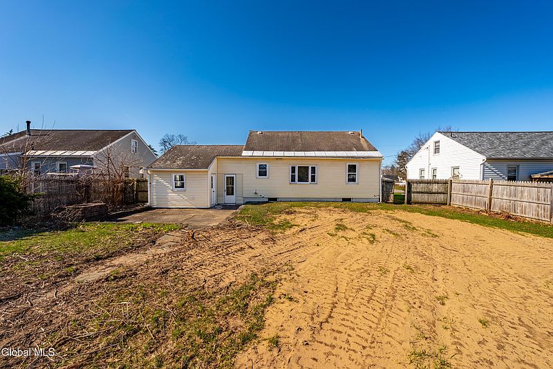 4th image of 2088 Caldicott Road