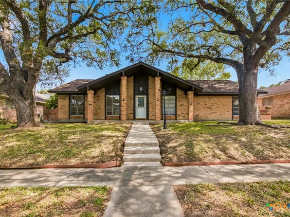216 Guinevere St, Victoria, TX 77904