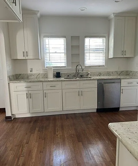 1054 N Euclid Ave — Photo 16