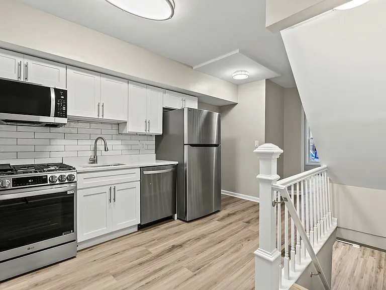 1118 W Hamburg St #MAIN — Photo 20