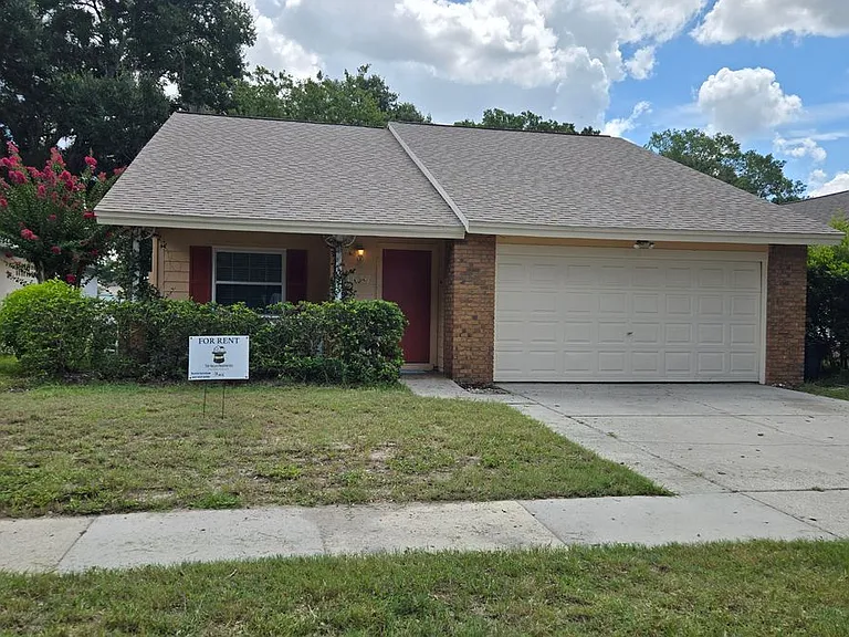 1657 Tremont Ln — Photo 1