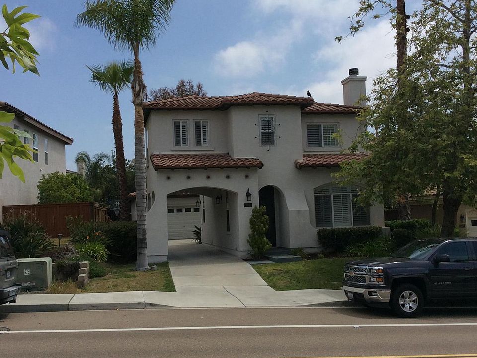front of house garage is detached long driveway