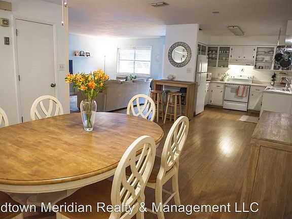 5th image of 165 Villas Ct SE #C