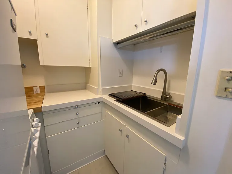 2523 Leavenworth St — Photo 15