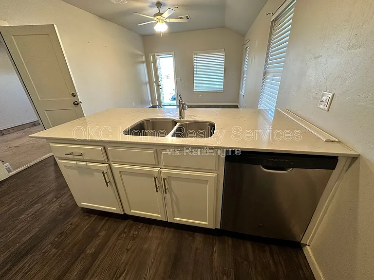 409 Summit Ridge Dr — Photo 5