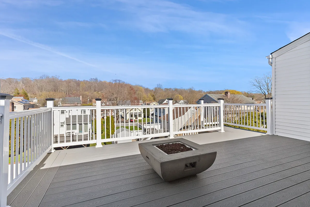 Deck - 23 Nicholas Ave