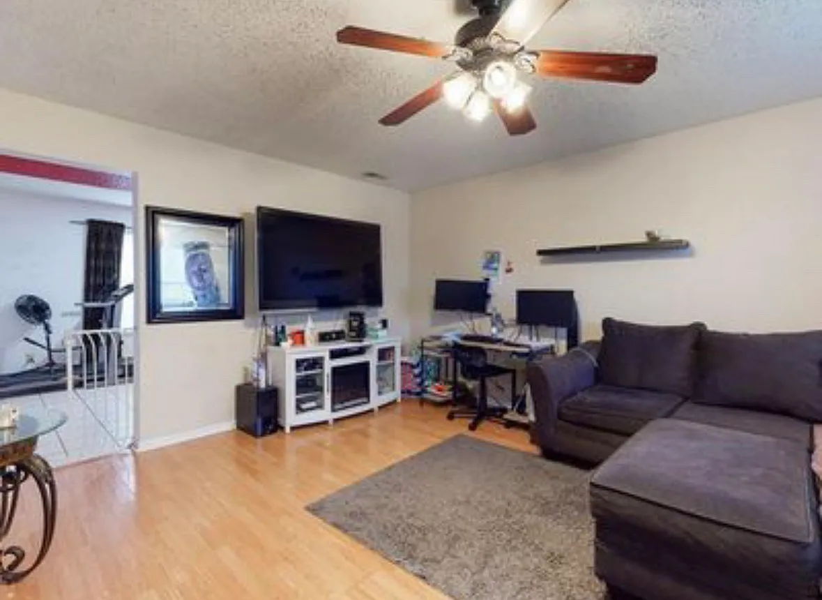 3 bed, 2.5 bath, 1784 sqft, $1,950 — Photo 4