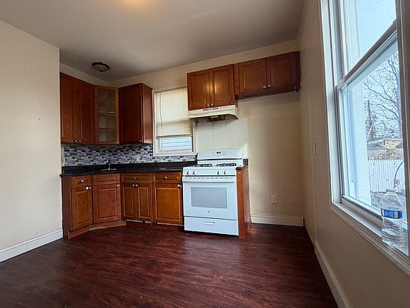 4th image of 295 Woodside Ave #A