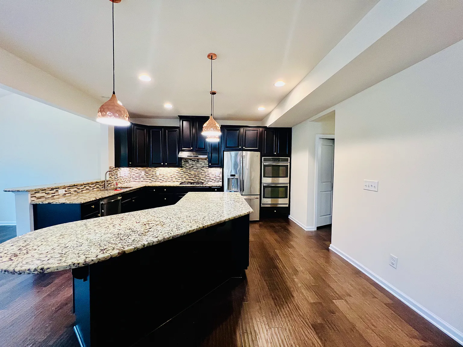 4 bed, 2.5 bath, 3310 sqft, $2,700 — Photo 2