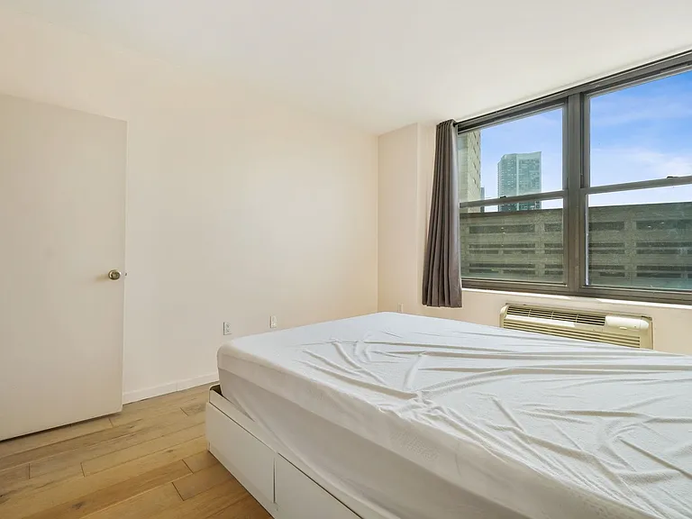 102 Christopher Columbus Dr #402 — Photo 11