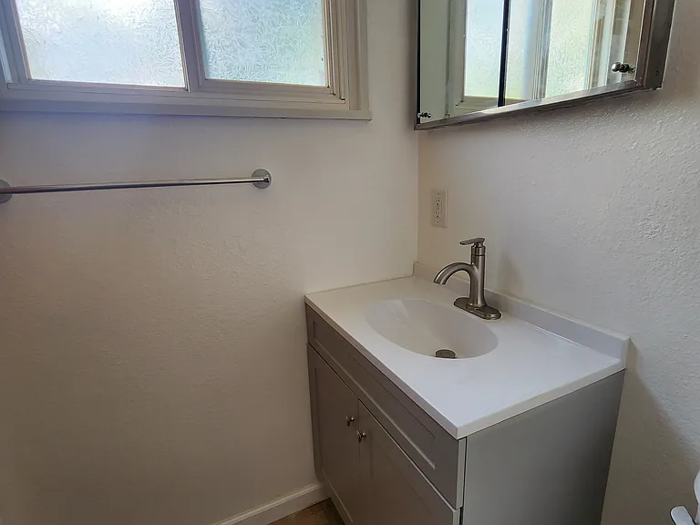 9900 Chapala Dr NE — Photo 10