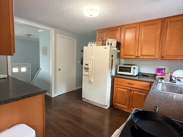 4 Harbor View Ave — Photo 3
