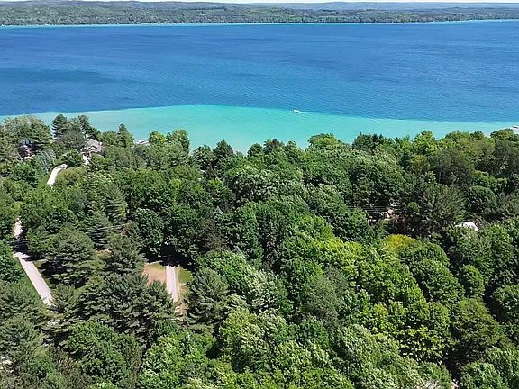 3rd image of 2881 N West Torch Lake Dr