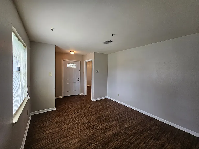 5150 Dawn Dr — Photo 2