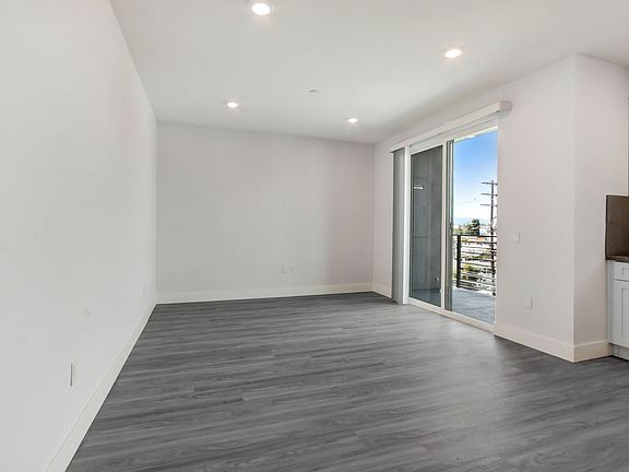 2nd image of 11848 Vanowen St #503