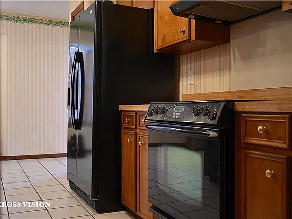 5th image of 82 Janell Dr