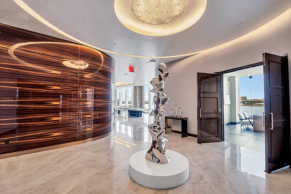 Rented by Compass | media 61