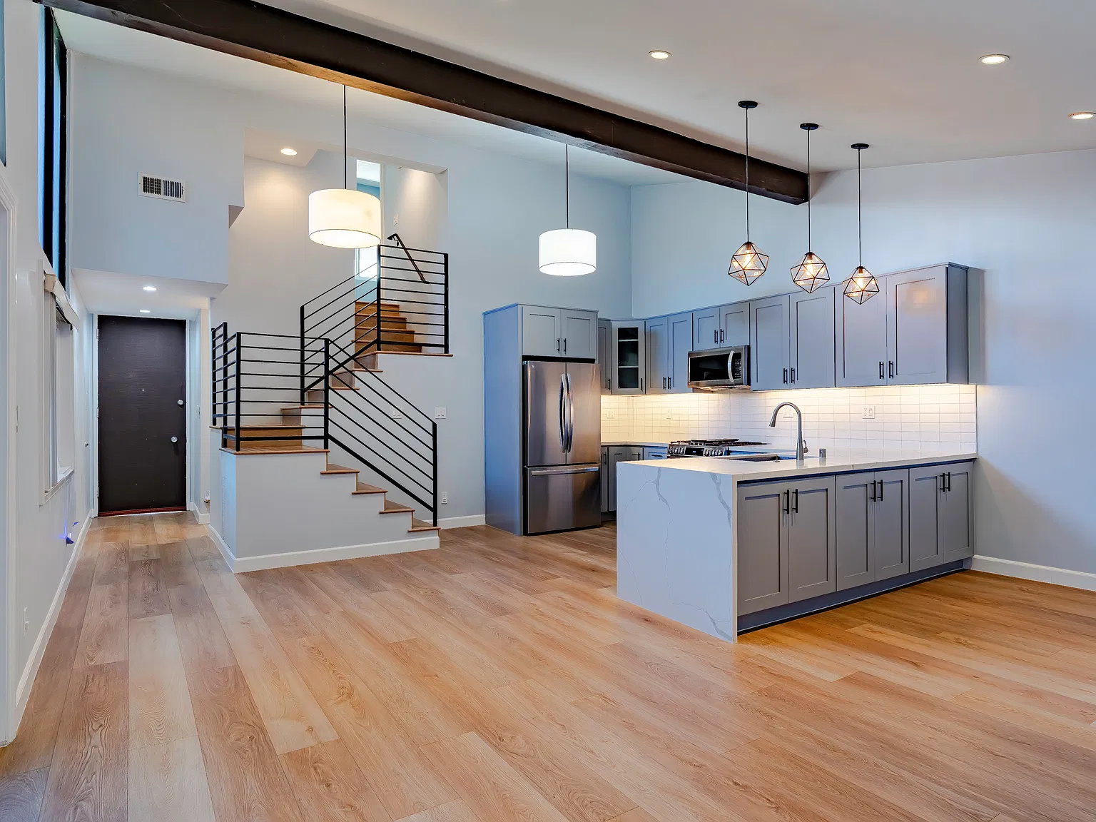 2 bed, 1.5 bath, 965 sqft, $3,300 — Photo 2