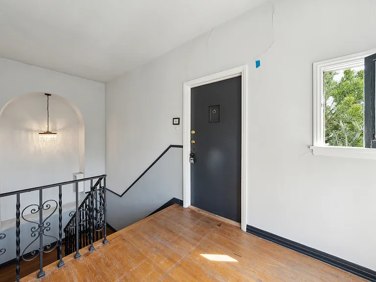 350 1/2 N Sierra Bonita Ave — Photo 9