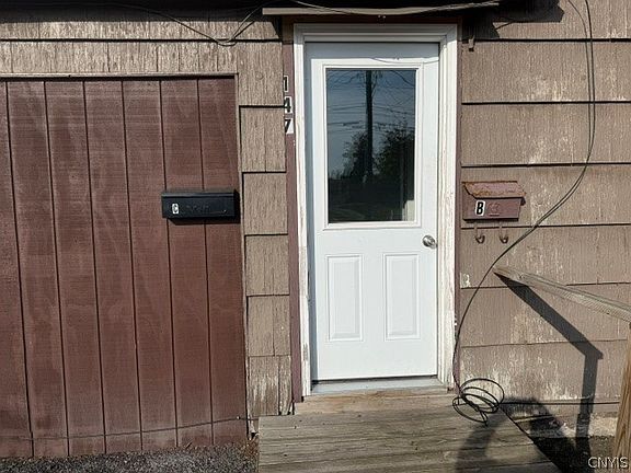 5th image of 147 E Main St