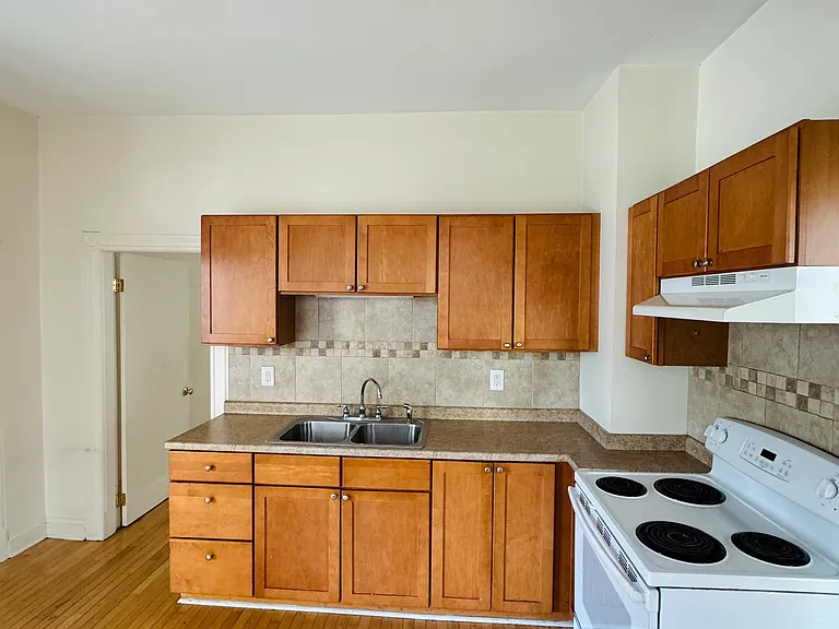 15 Johnson St #A — Photo 3