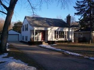 903 Sunset Rd, Wheaton, IL 60189