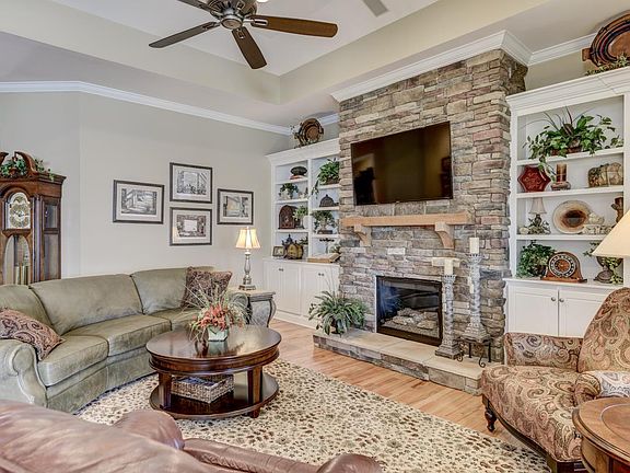 5th image of 8013 Warren Dr