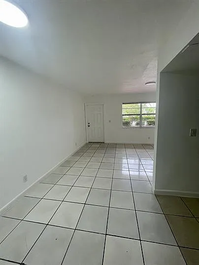 2412 NW 9th Ave — Photo 3