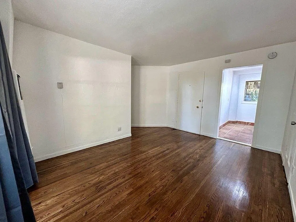 Studio, $1,950 — Photo 3