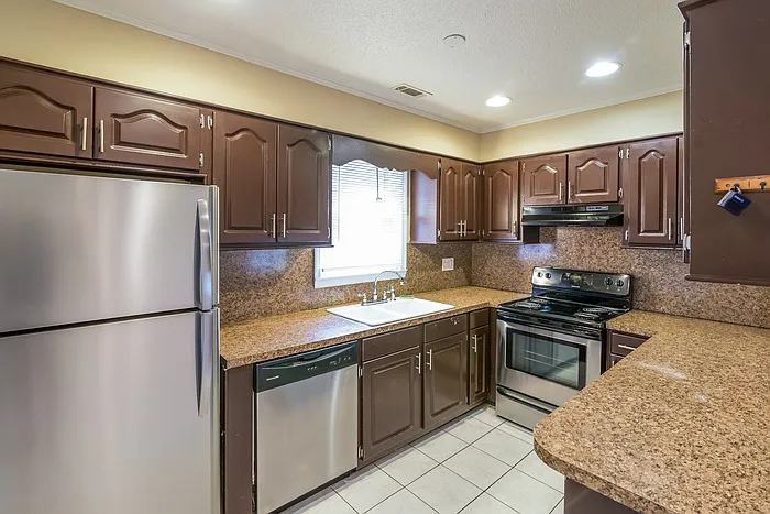 306 Gippy Dr — Photo 4