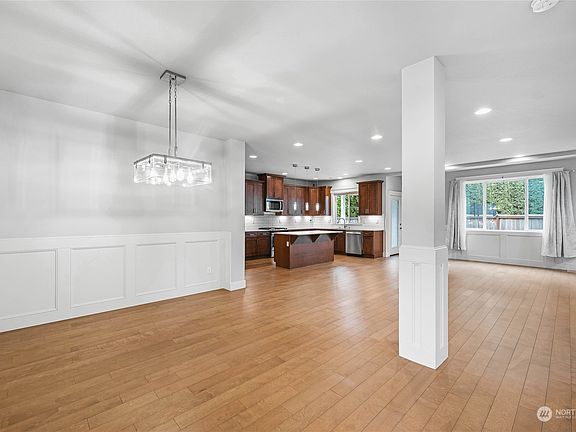 4th image of 12026 116th Avenue E
