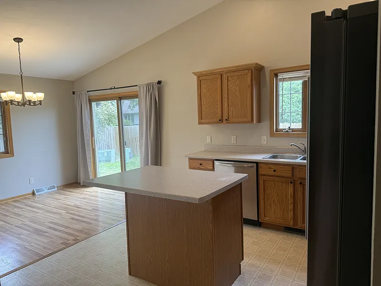 2701-2703 N Wuthering Hills Dr — Photo 2