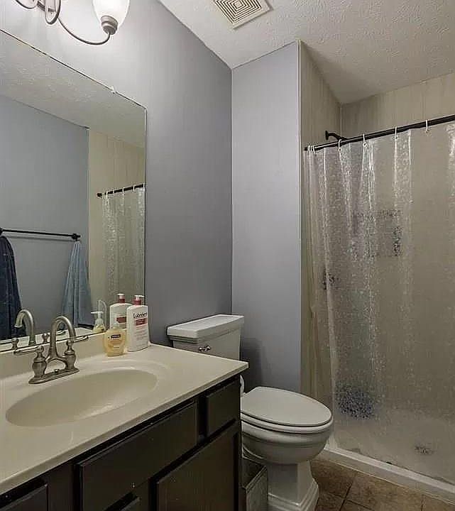 1st image of 15836 Blackwalnut St