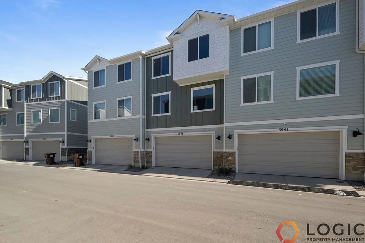 Building Photo - 3948 N Eagle Point Ln