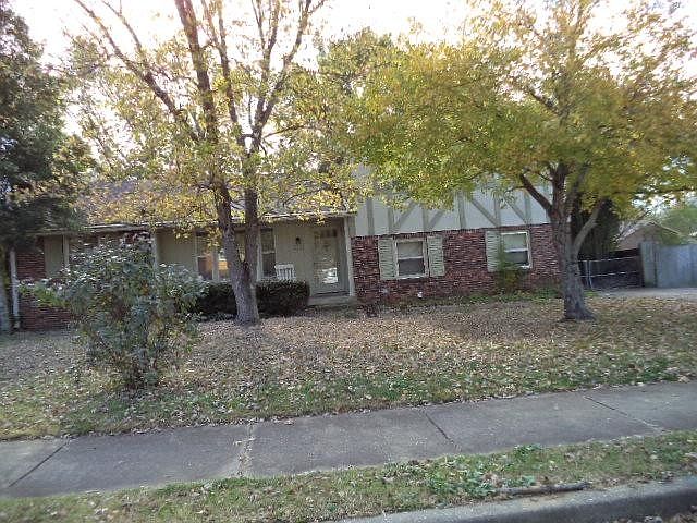 1st image of 2929 Mossdale Dr