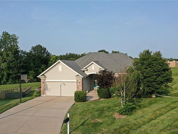 2nd image of 1302 NW Boxelder Ct