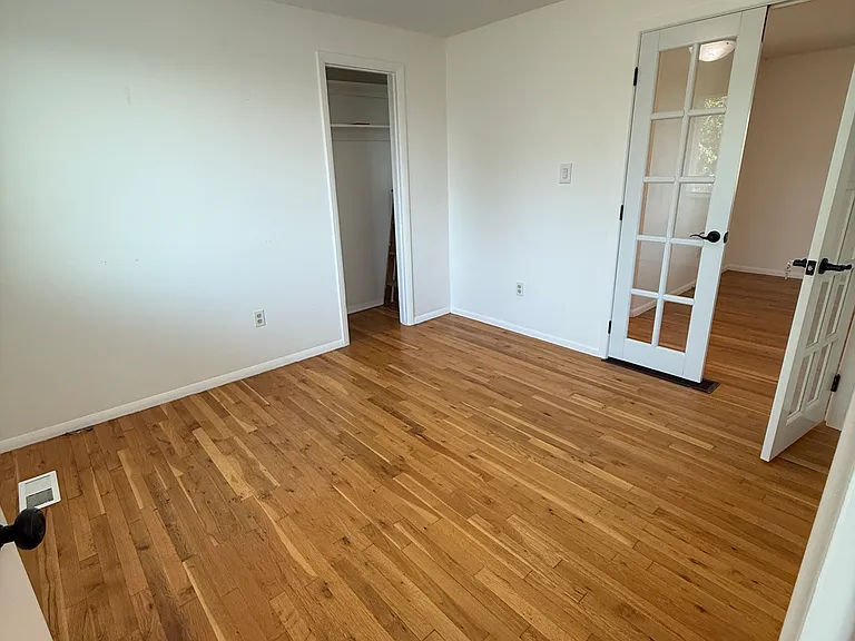 2592 Yarmouth Ave — Photo 11