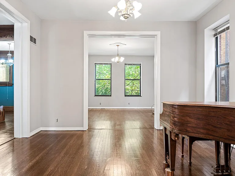 4330 W Pine Blvd — Photo 16