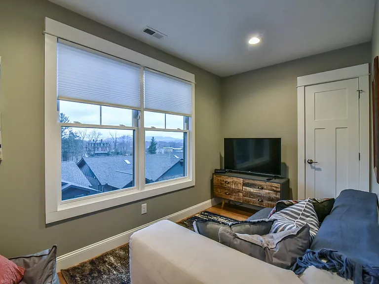 206 Josephine Ln — Photo 13