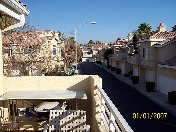 RELAX AND ENJOY THE VIEW FROM YOUR PATIO