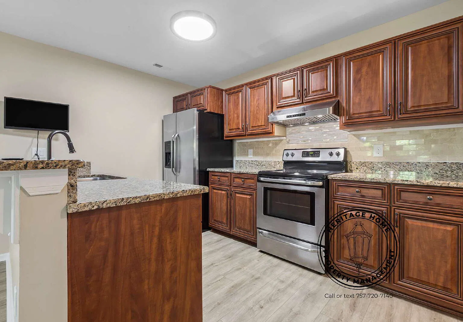 3 bed, 2.0 bath, 1606 sqft, $2,400 — Photo 2
