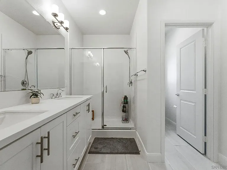 2464 Solara Ln — Photo 22