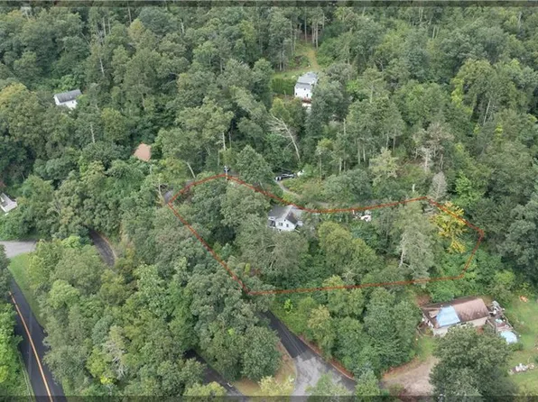 22 Hemlock Trail, Newtown, CT 06482