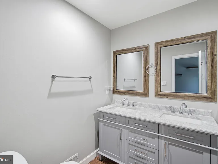 12087 Edgemere Cir — Photo 22