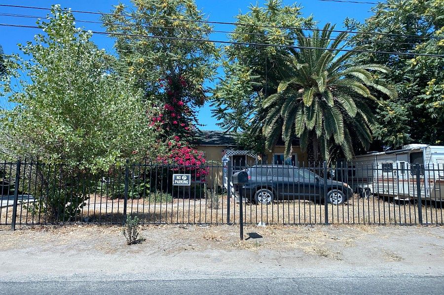 1st image of 2480 W 1st Ave
